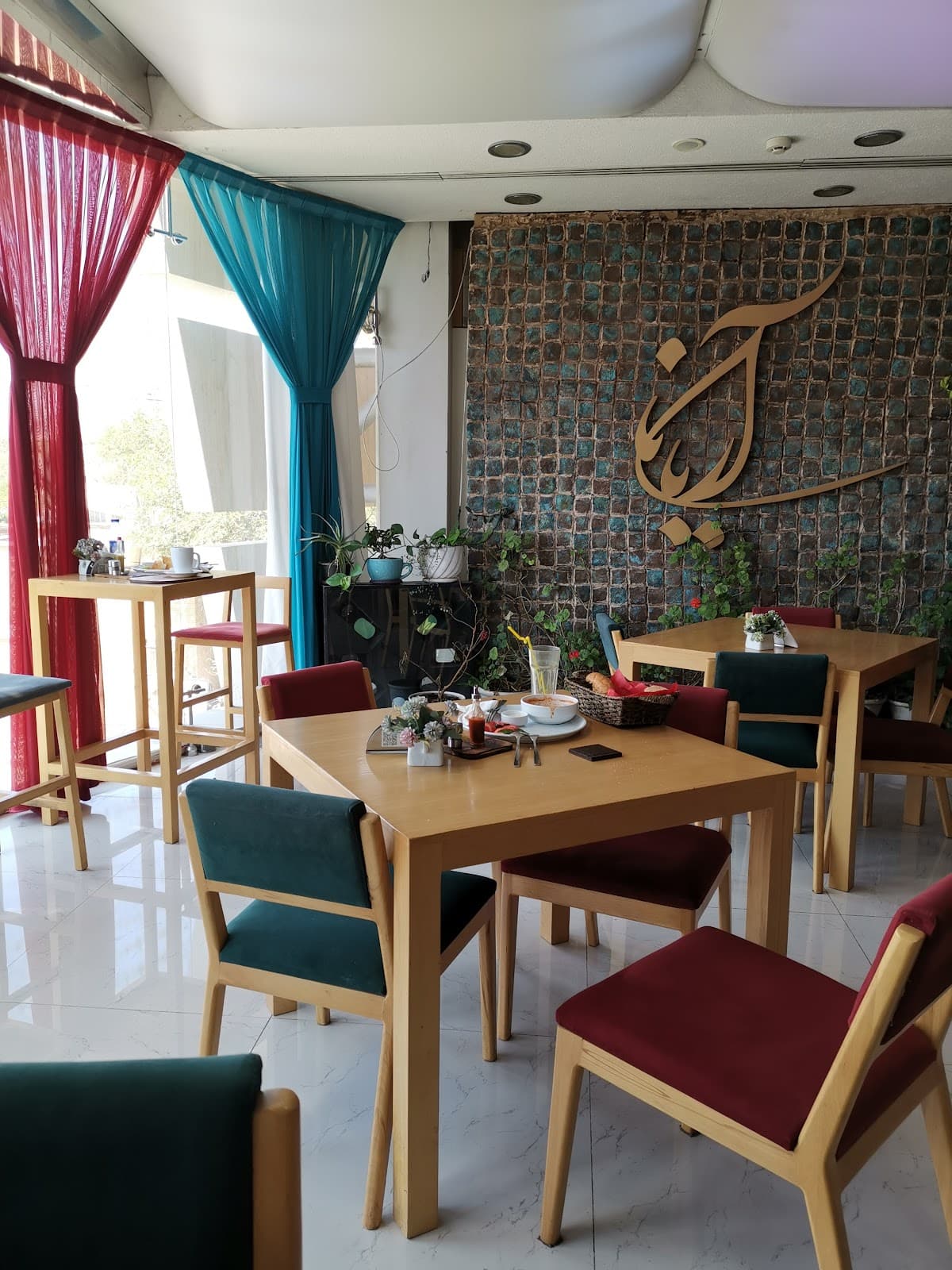 Ariana Cafe Gallery 3
