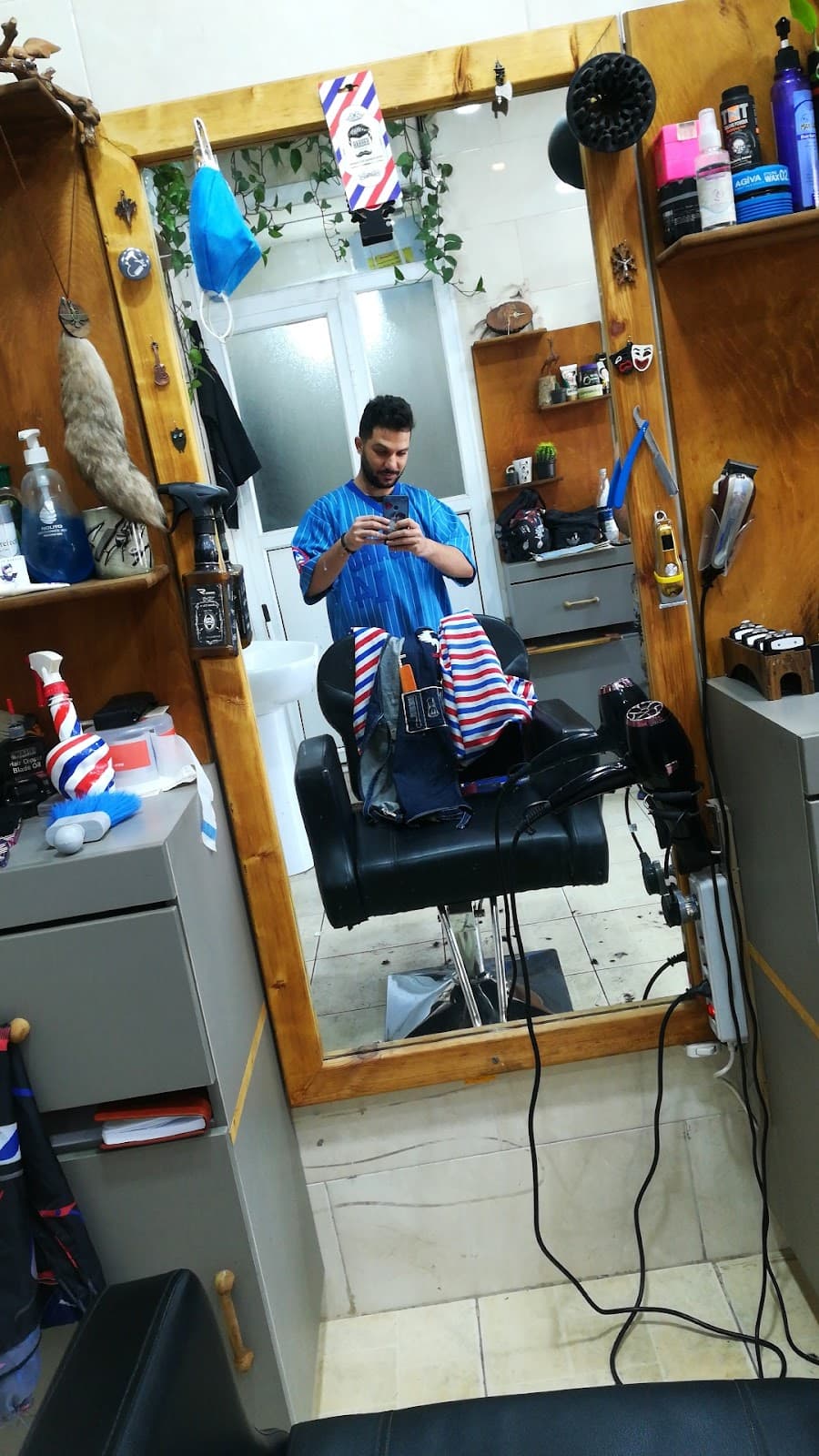 آرایشگاه مردانه هنر 4