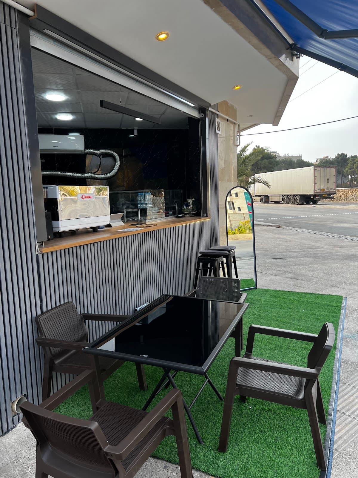 Mim Cafe | کافه م 2