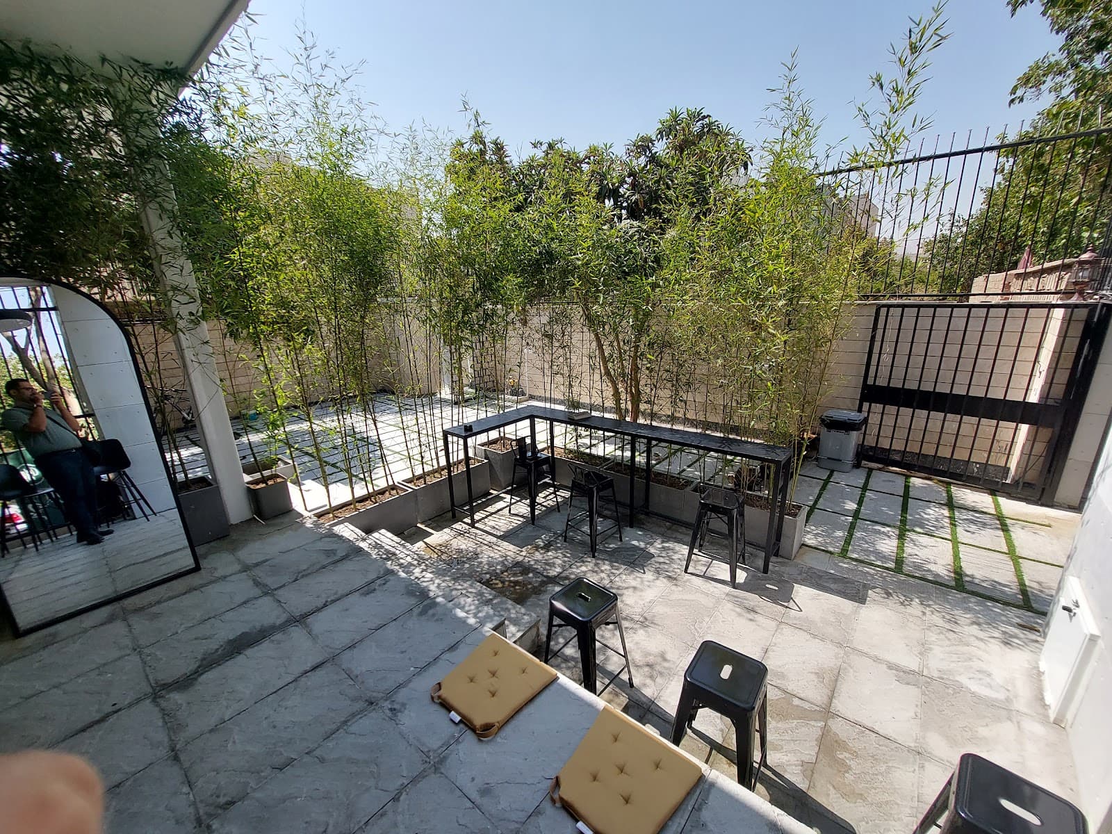 Caffe yard 2