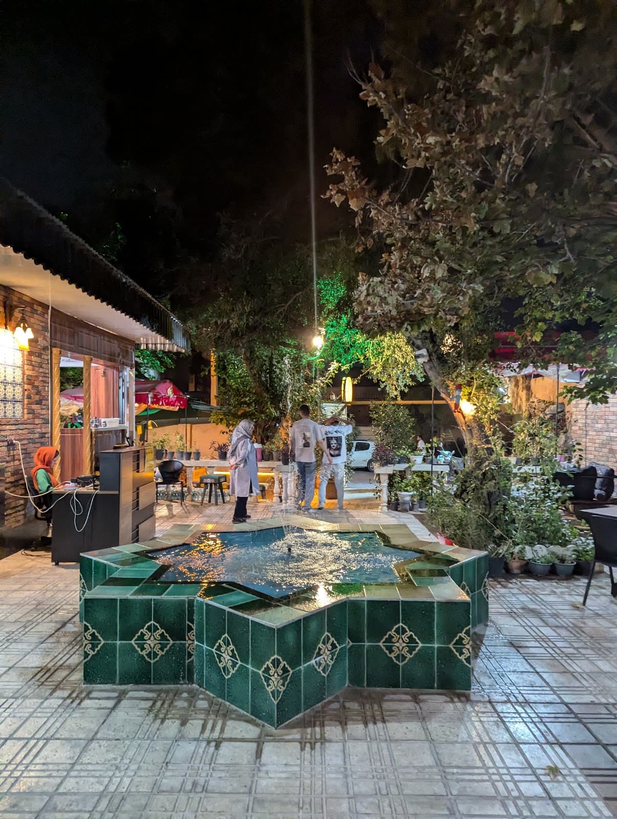 کافه باغ طوبی