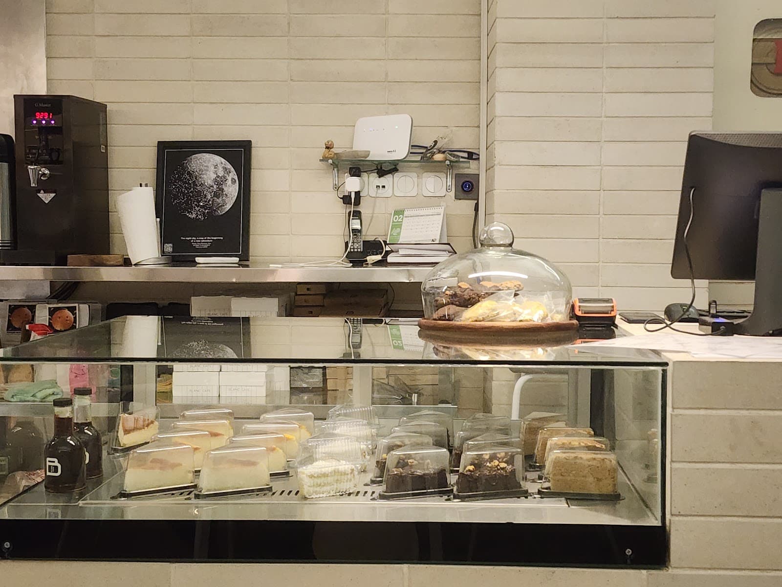 Blanc Cafe, کافه بِلان