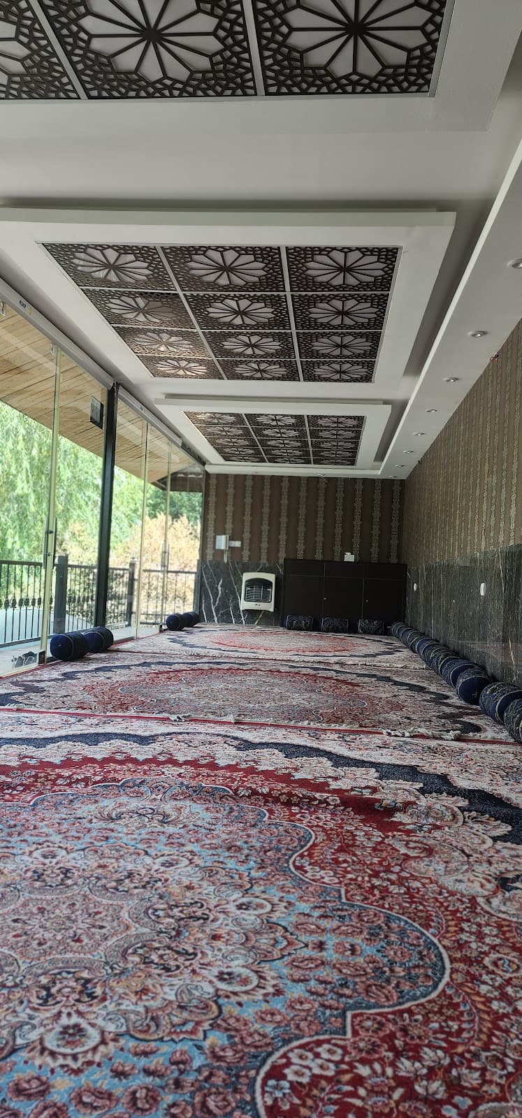 مجموعه غذاخوری تفریحی باغ رستوران یونیک 5