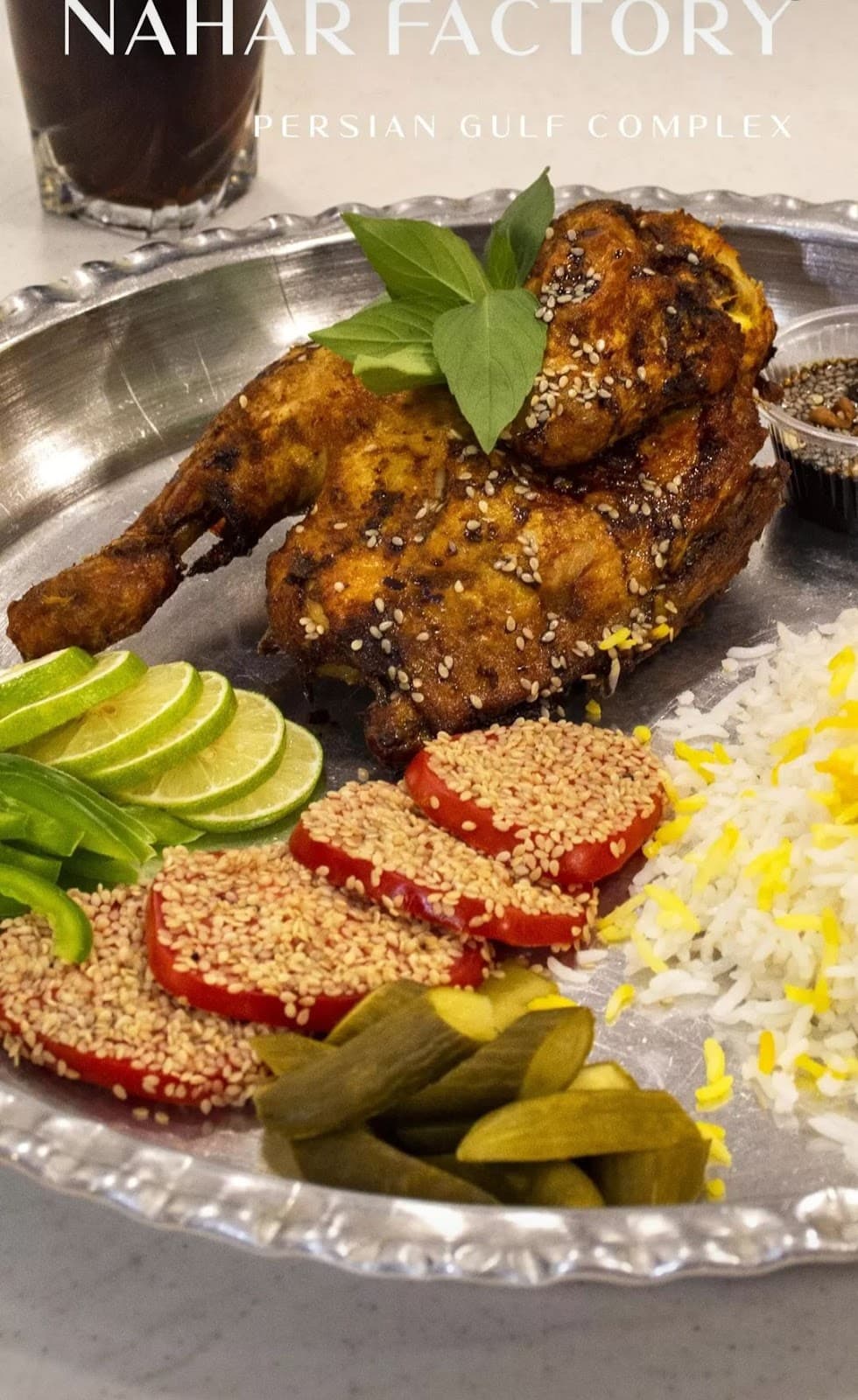 رستوران و بیرون بر ناهار فکتوری