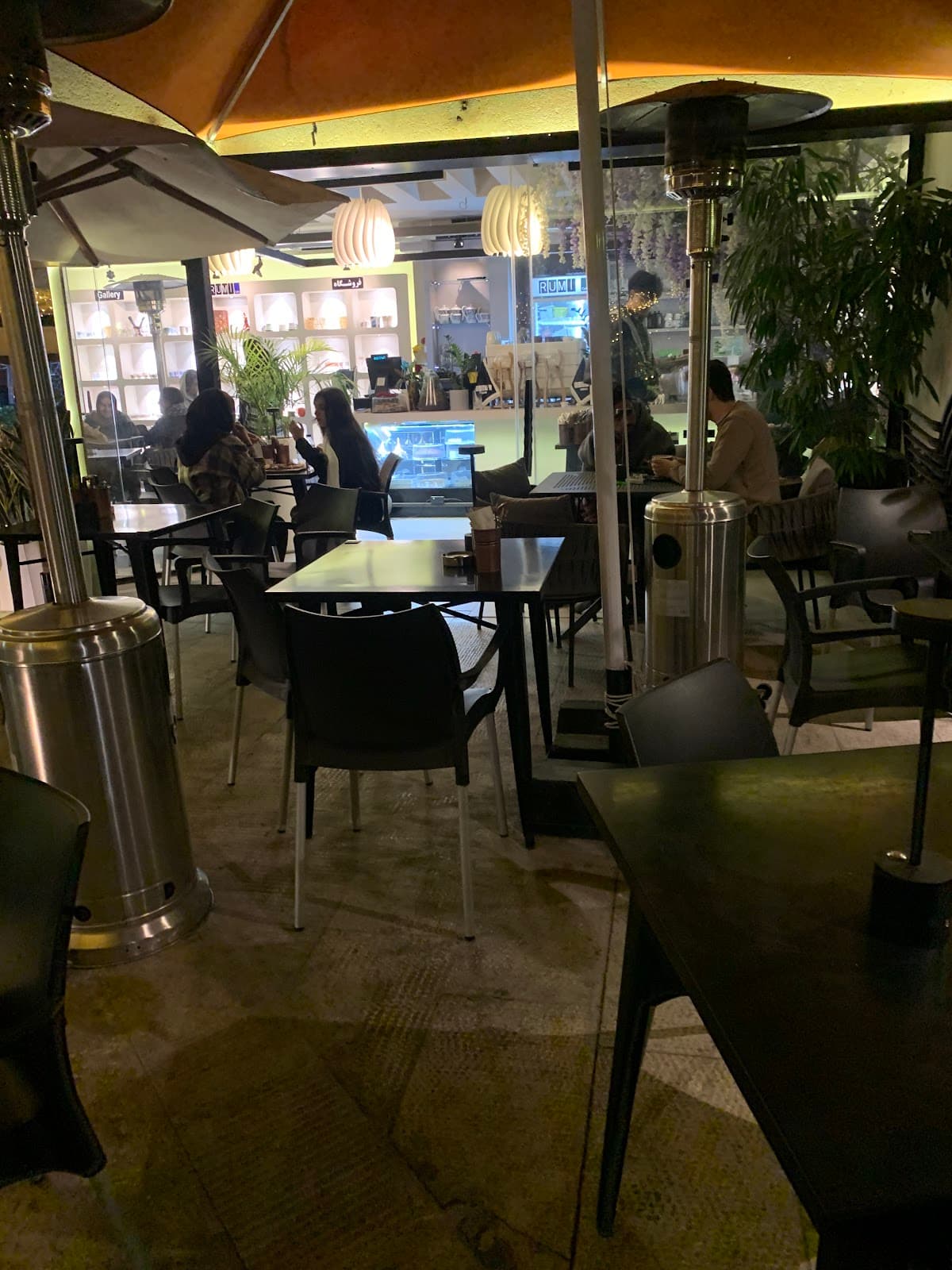 Rumi Cafe Shiraz كافه رومى شيراز 5
