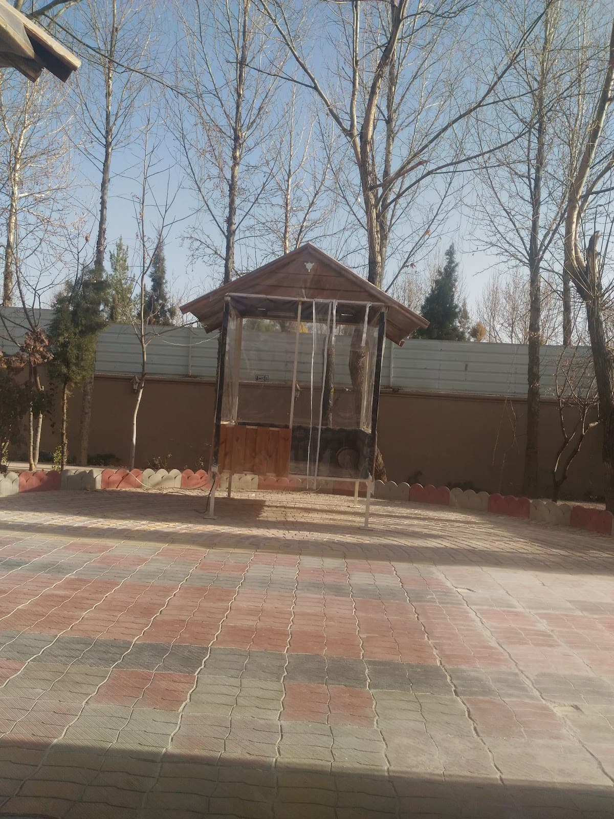 باغ رستوران عمارت برنا