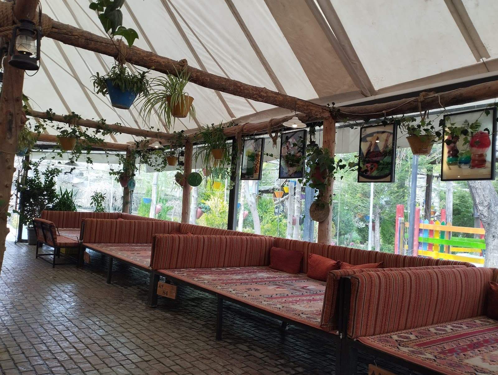Manouchehri Garden Restaurant