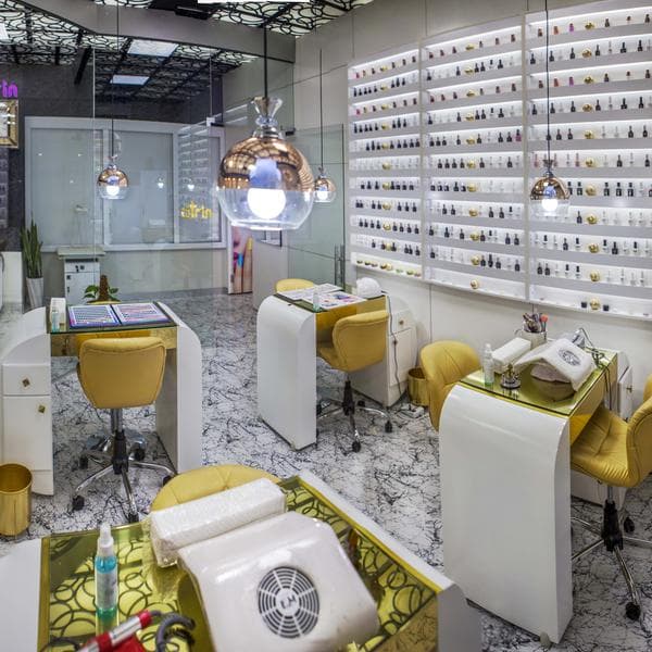 کلینیک خدمات ناخن عطرین