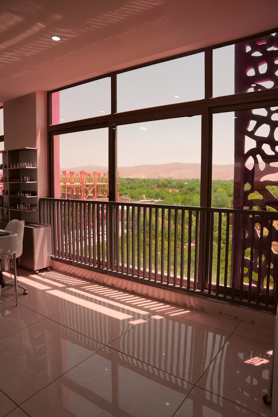 خدمات میکاپ آذر