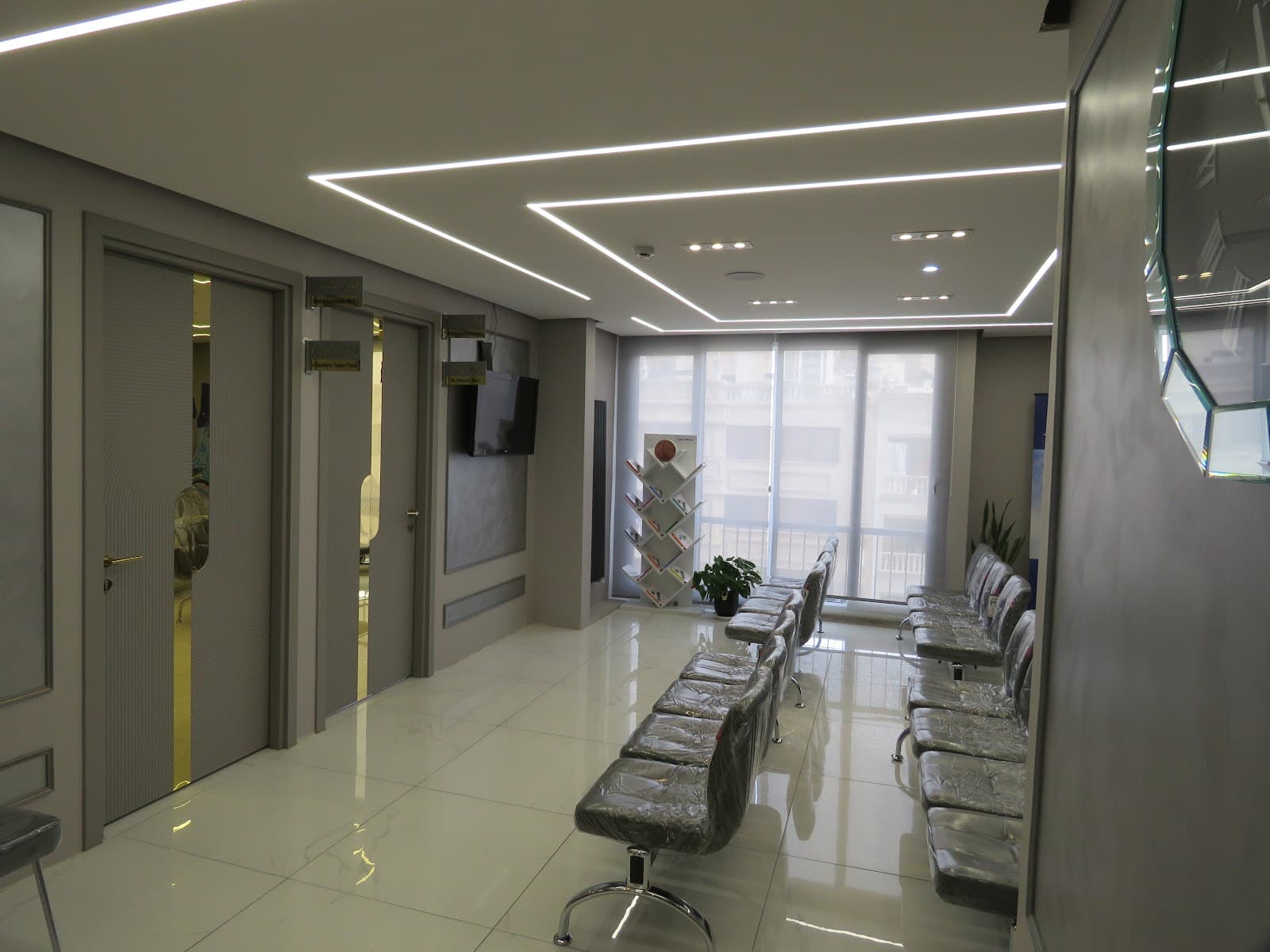 کلینیک پوست،مو و زیبایی دکتر صاکی 2