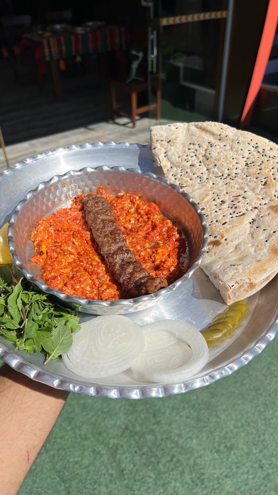 دیزی سرا و کافه رستوران هوشنگ گرگ 5