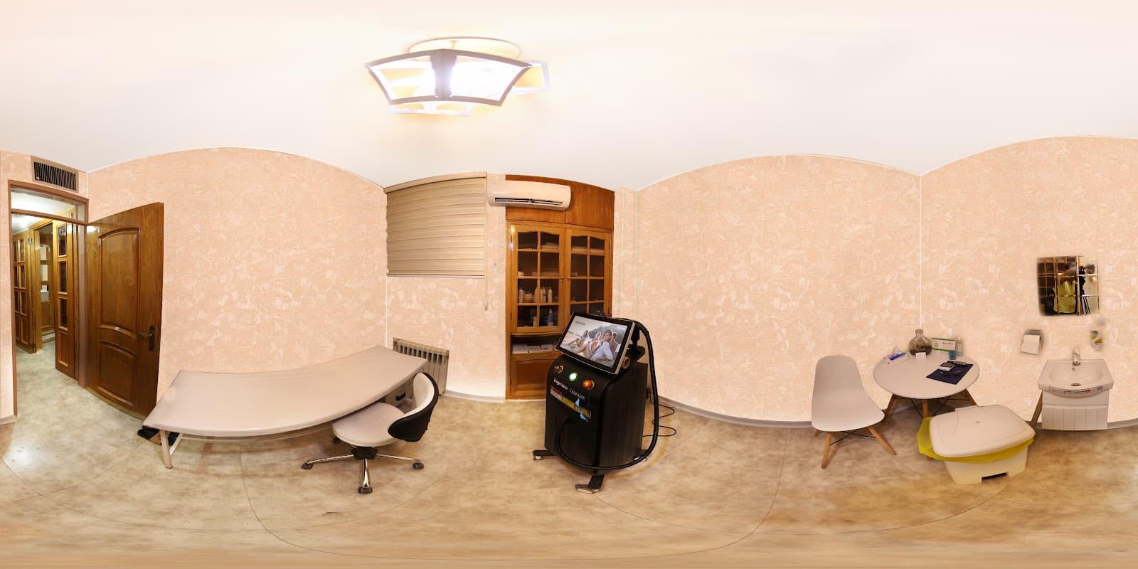 Dr. Morteza Ghahramani Skin, Hair & Beauty Clinic 3