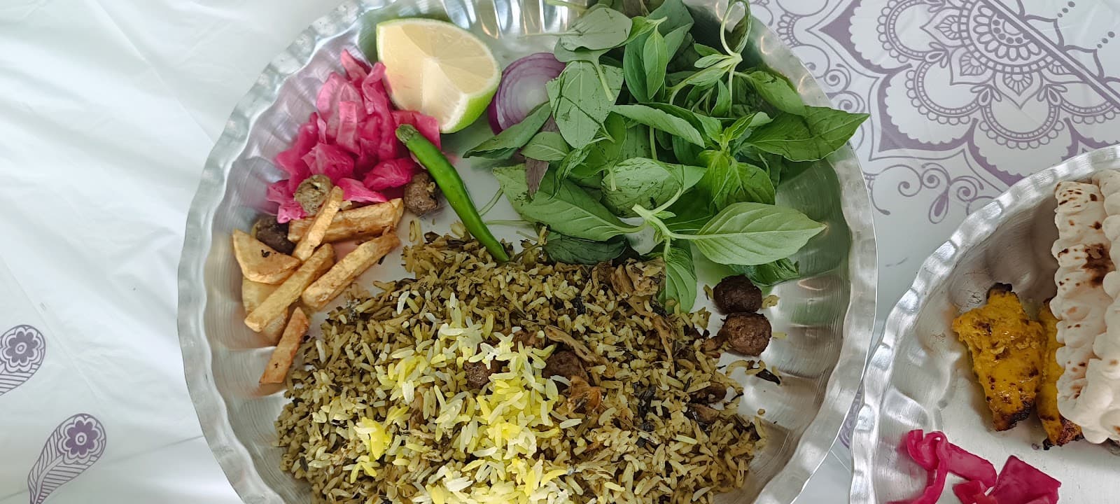 رستوران و بیرون بر دیگ