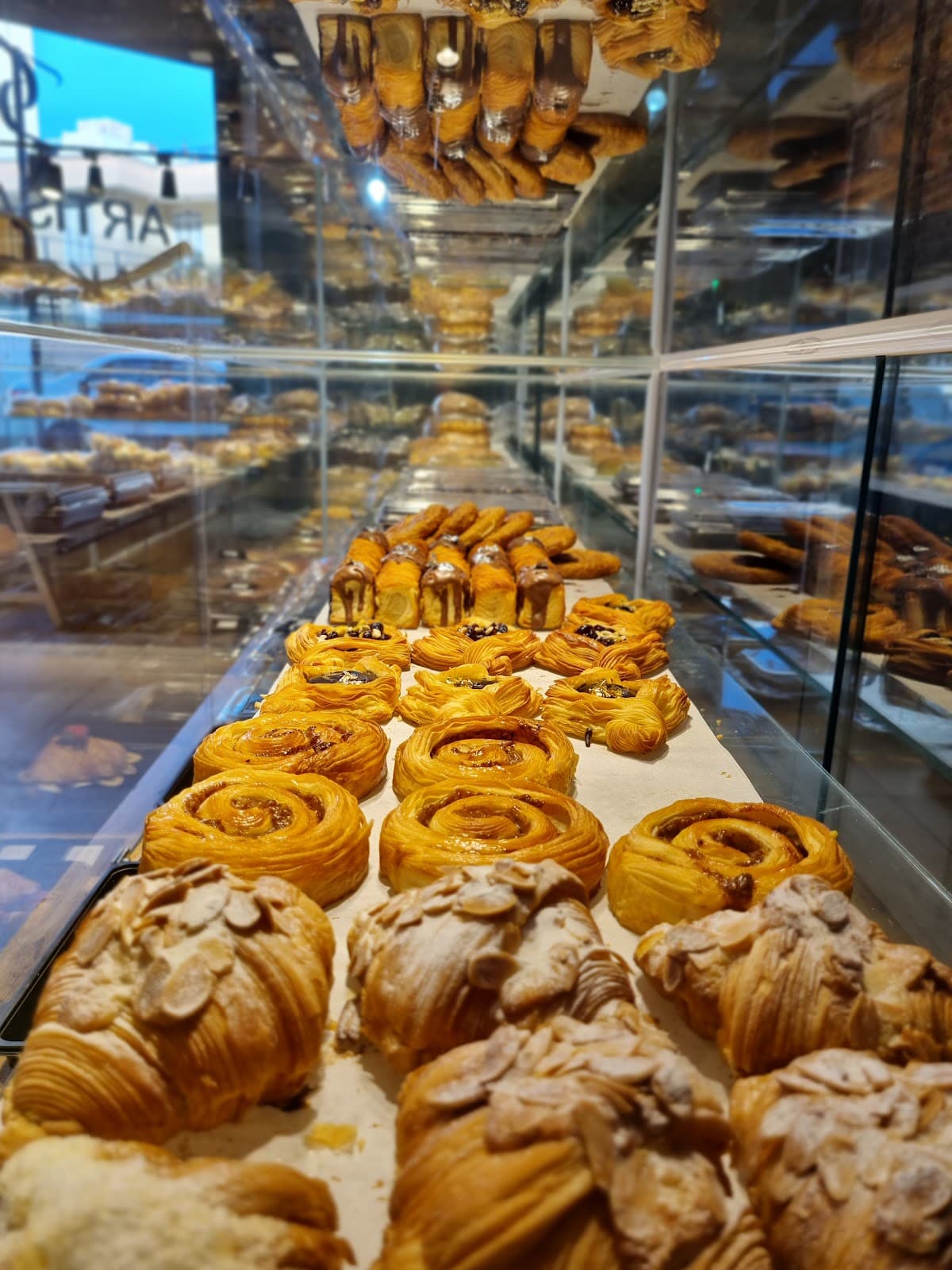 LOVE ‌CAFE & BAKERY | کافه بیکری لُوِ 2