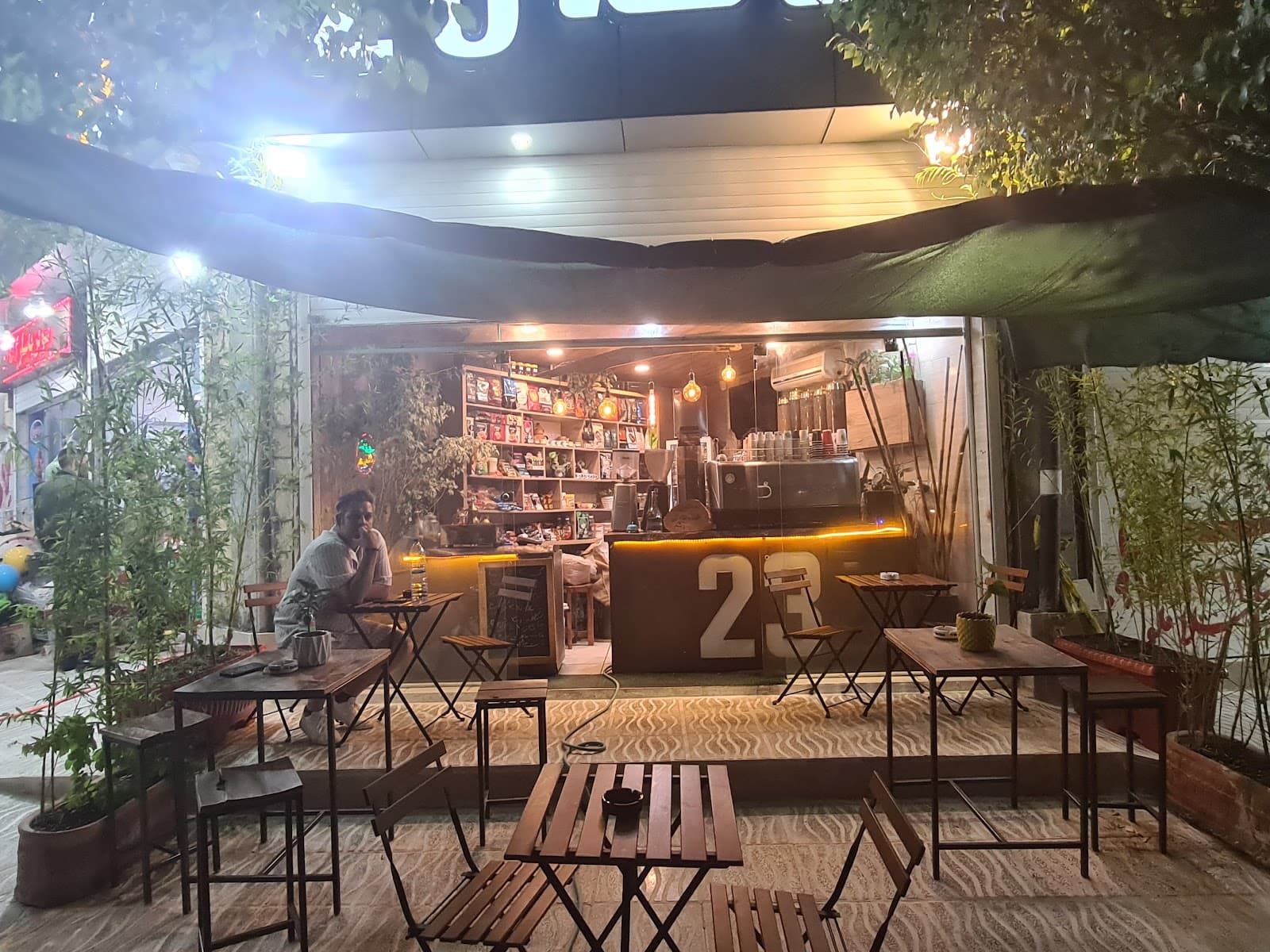 Cafe 23