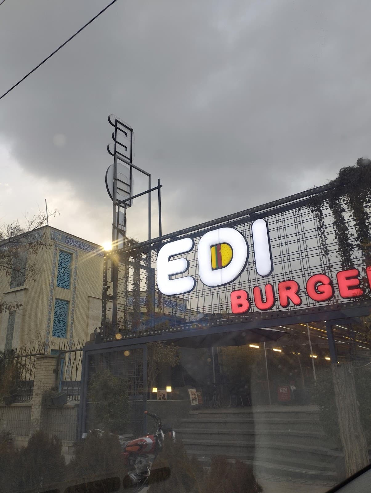 Edi Burger 4