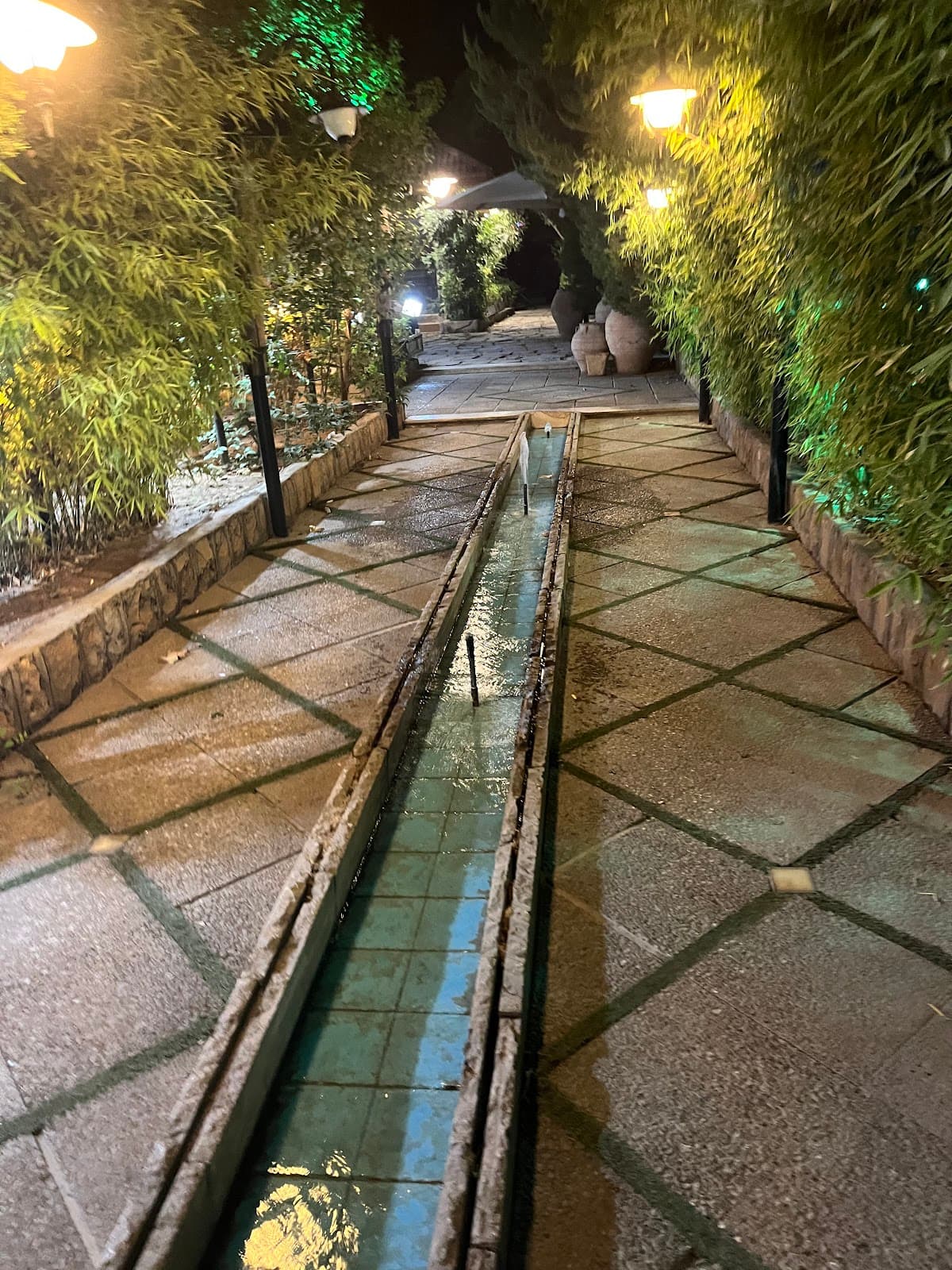 Mehrafarin restaurant 4