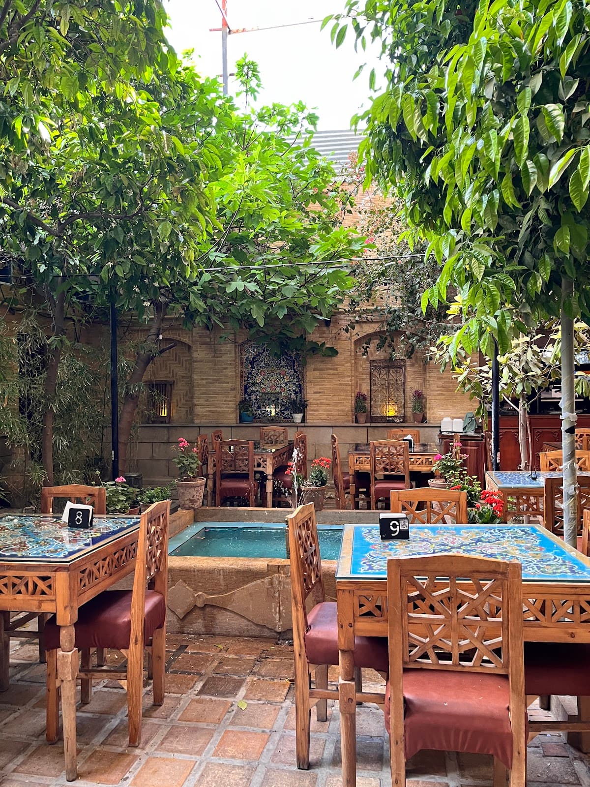 Garden hall