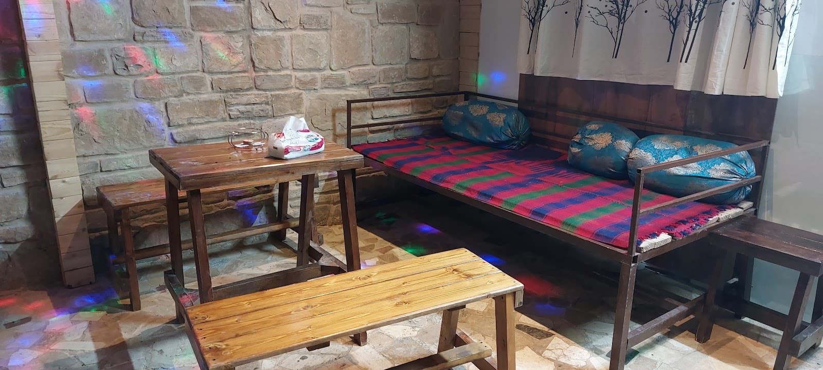 کافه باغ کوهرنگ 5