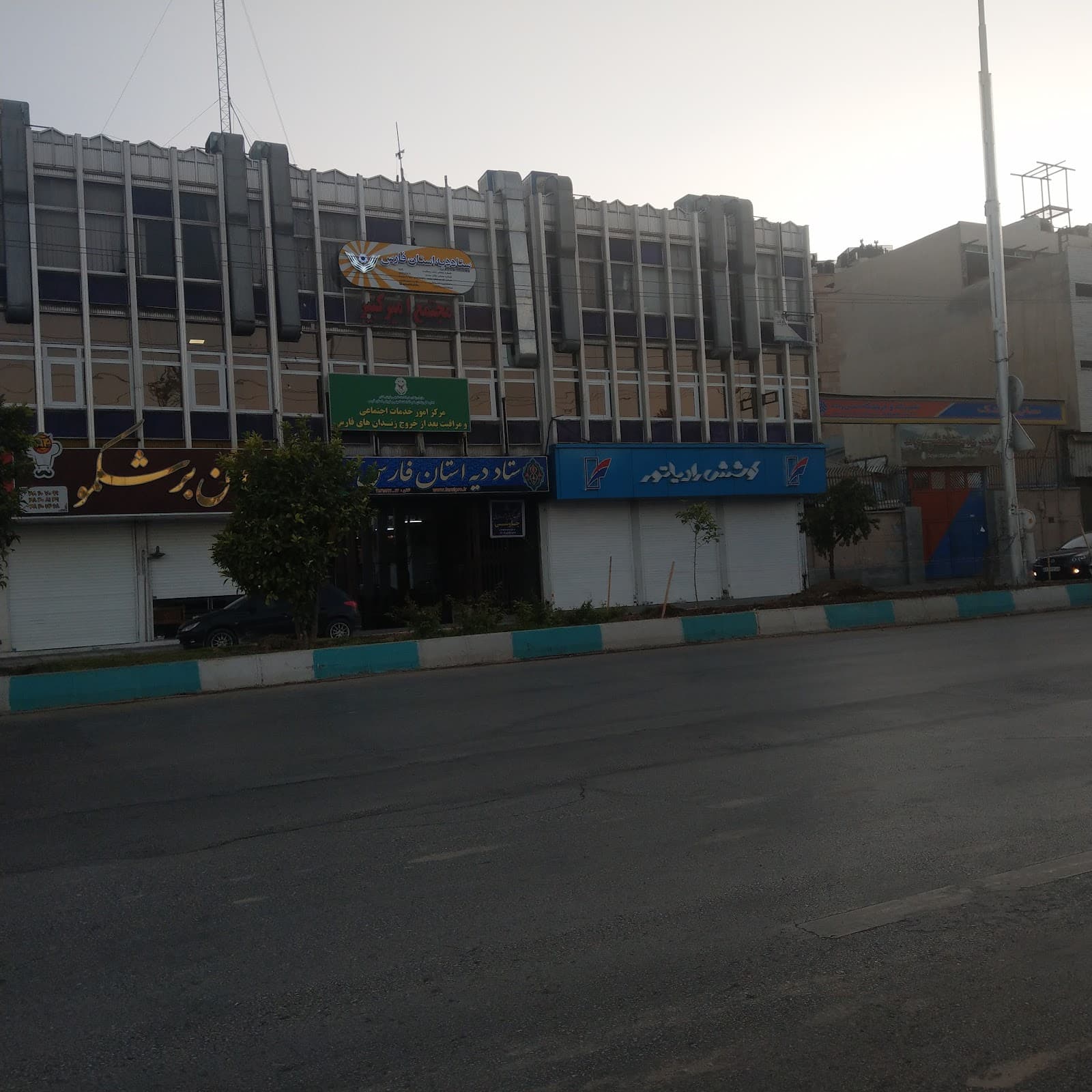 بیرون بر شکمو 4