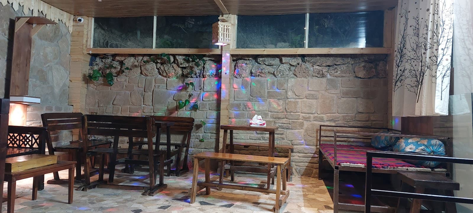 کافه باغ کوهرنگ 2