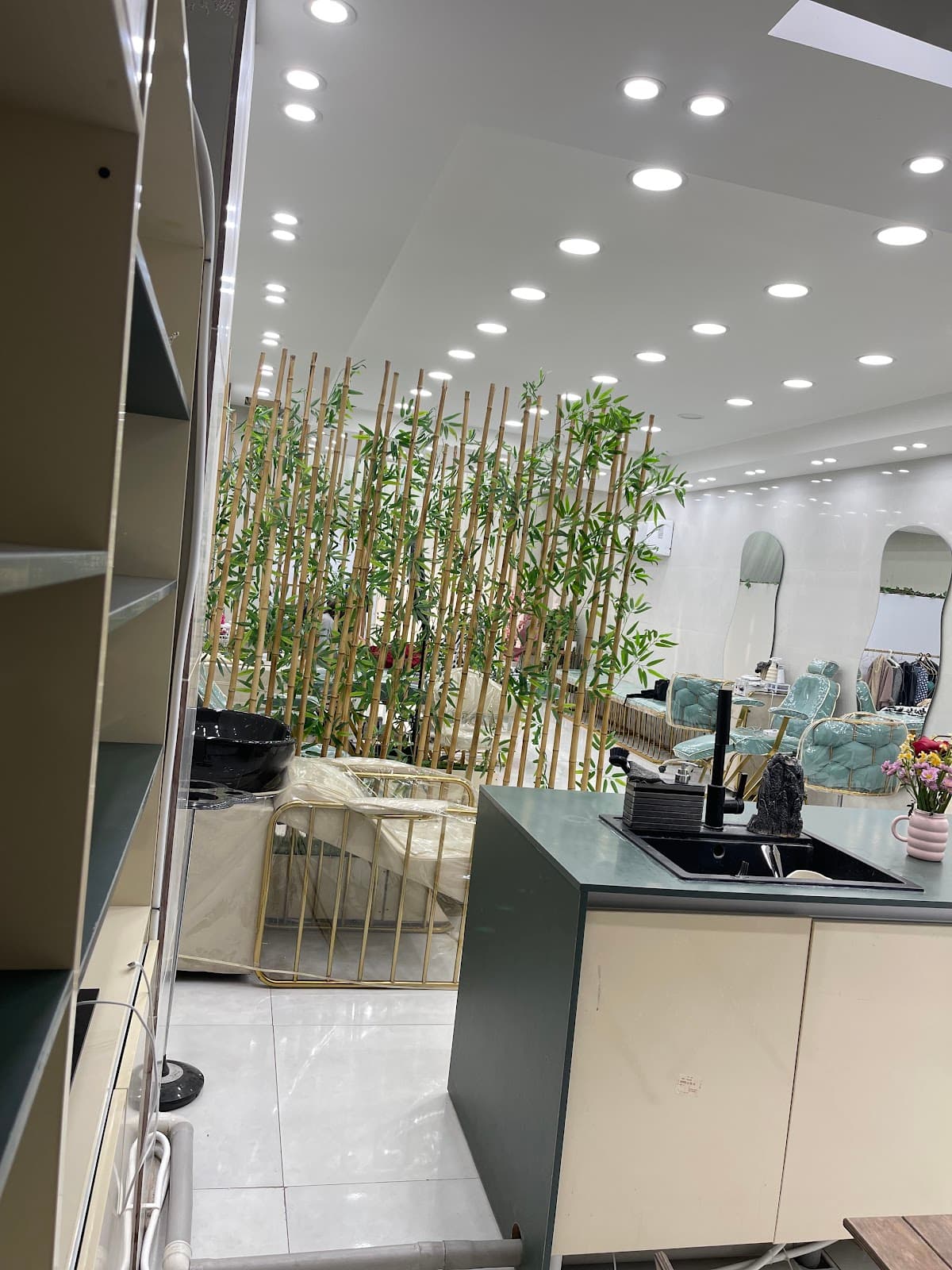 Fatimahaghnegahdar beauty salon 3