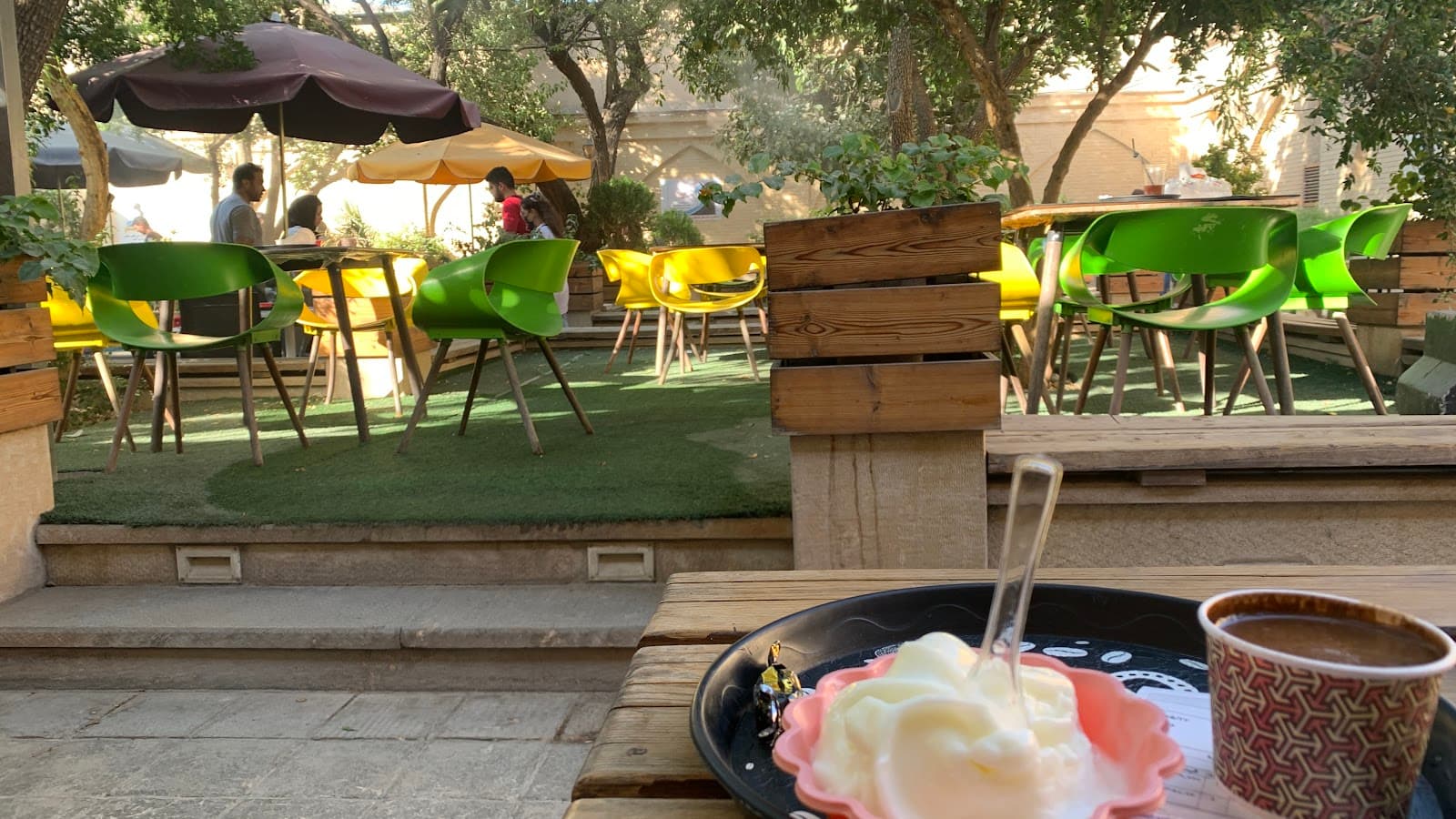 کافه سنتی باغ ارم 2