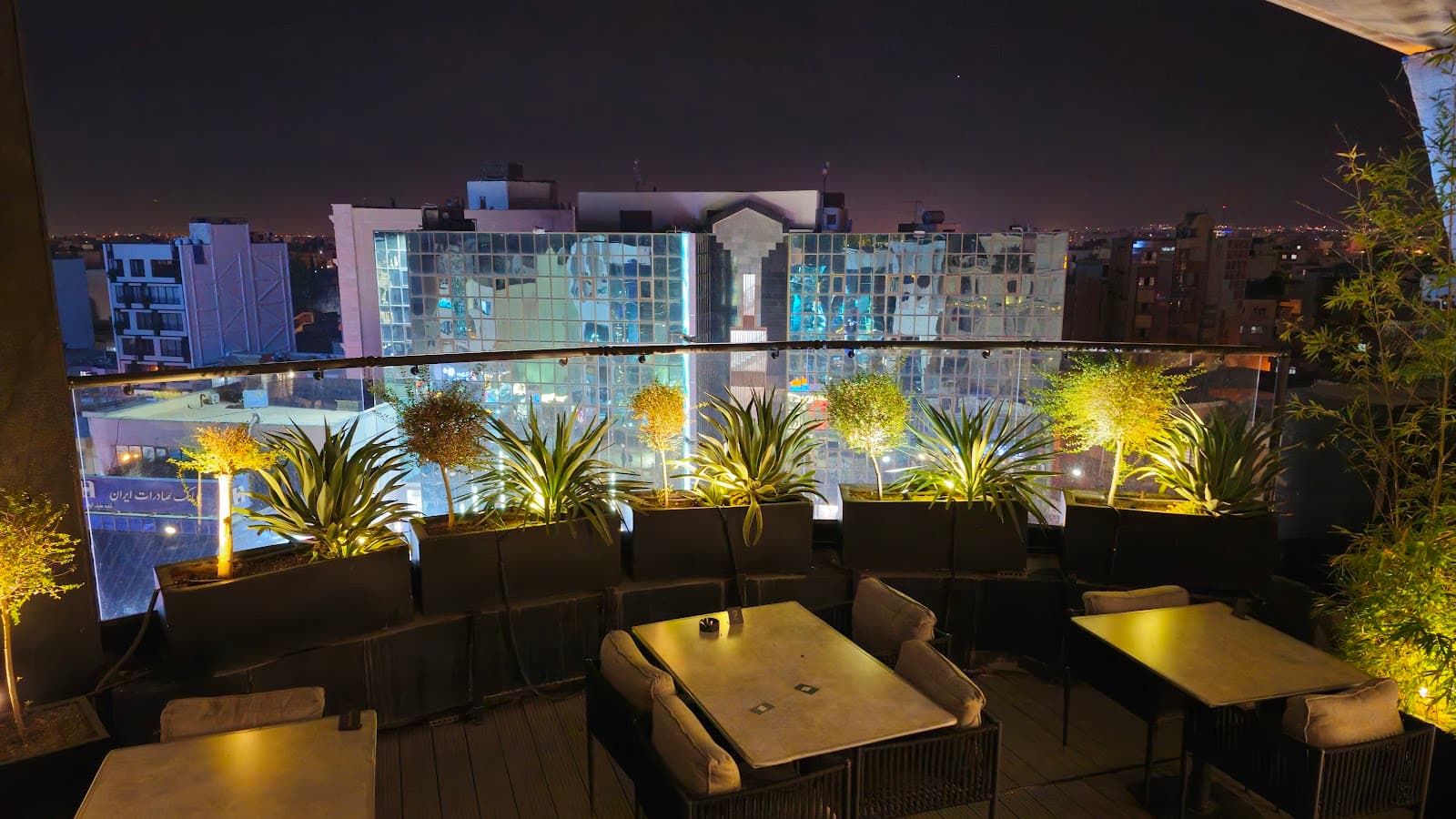 Soofi roof garden (setareh fars mall)