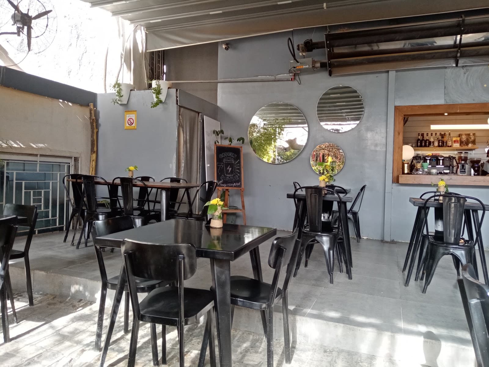 77 Cafe 3