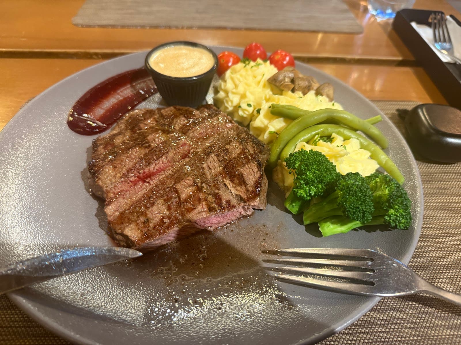Della Steakhouse Restaurant 3