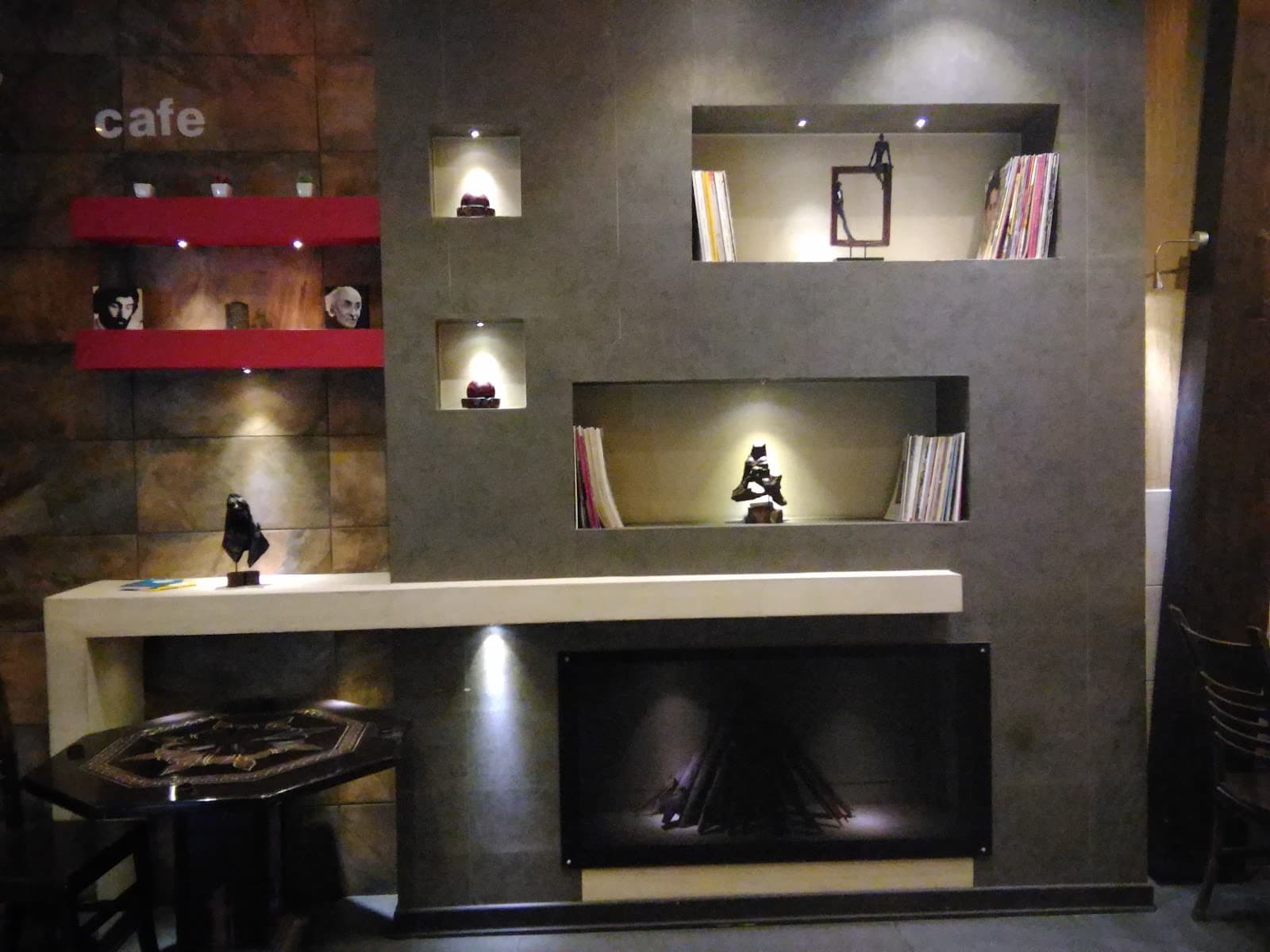 Ahoora Cafe 4
