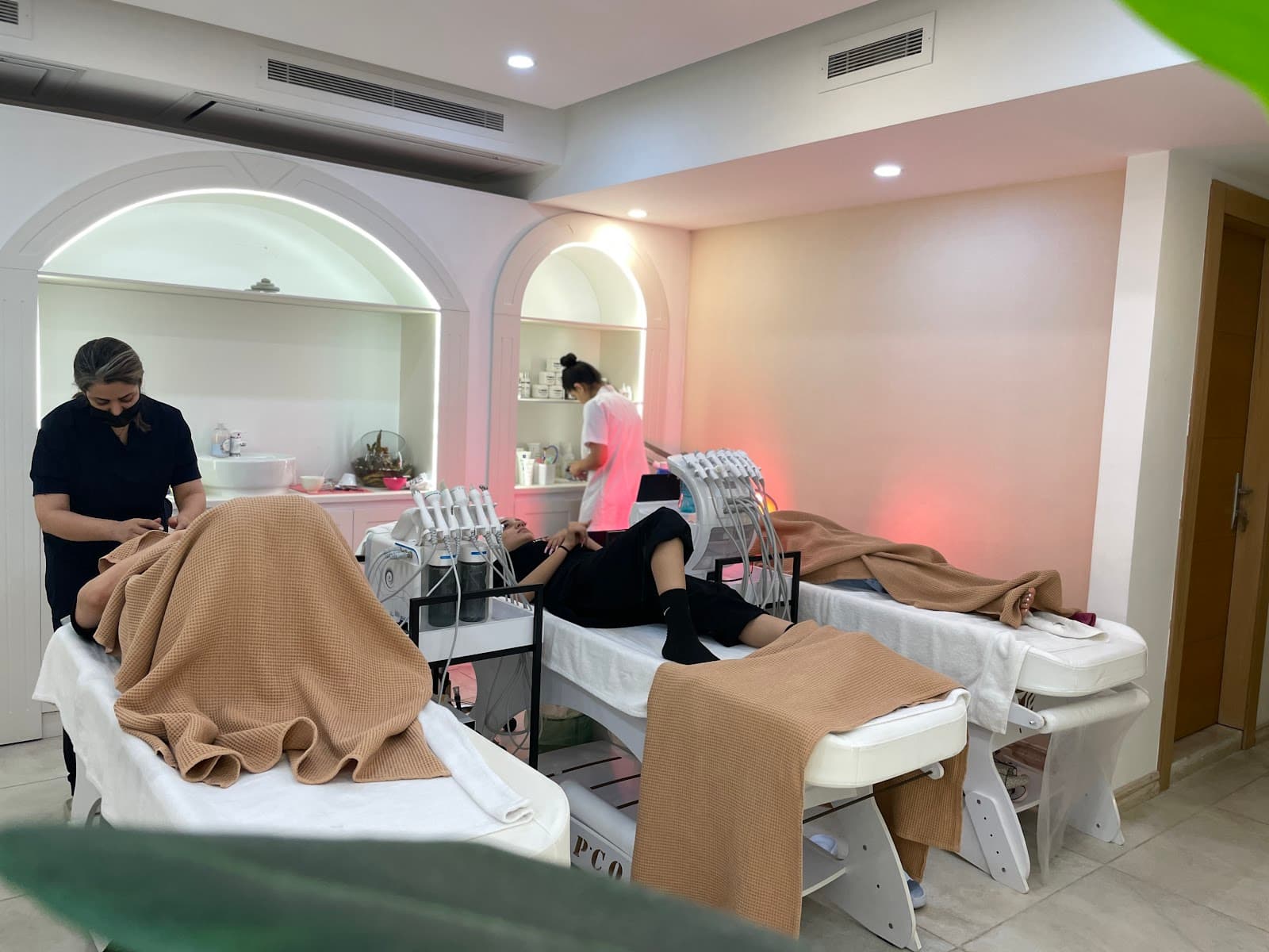 کلینیک فیشیال آیدا ایرجی
