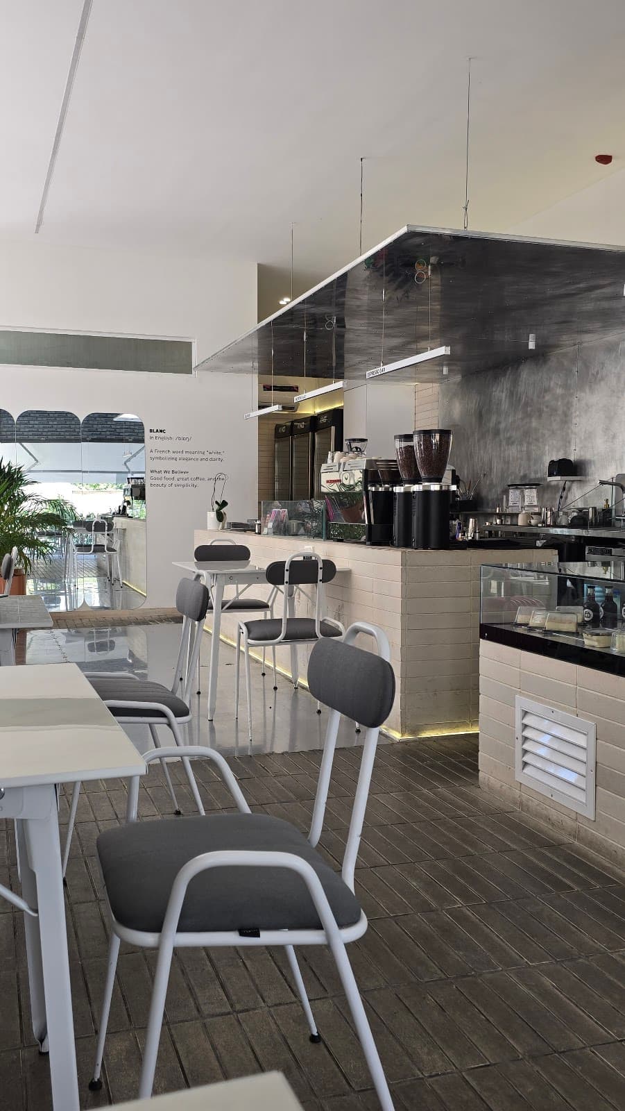 Blanc Cafe, کافه بِلان 3