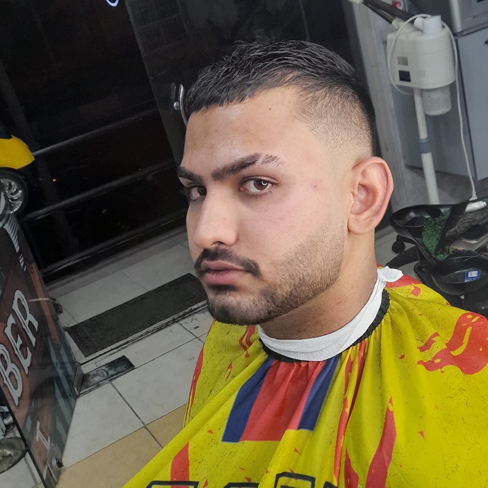 ارایشگاه علی 4