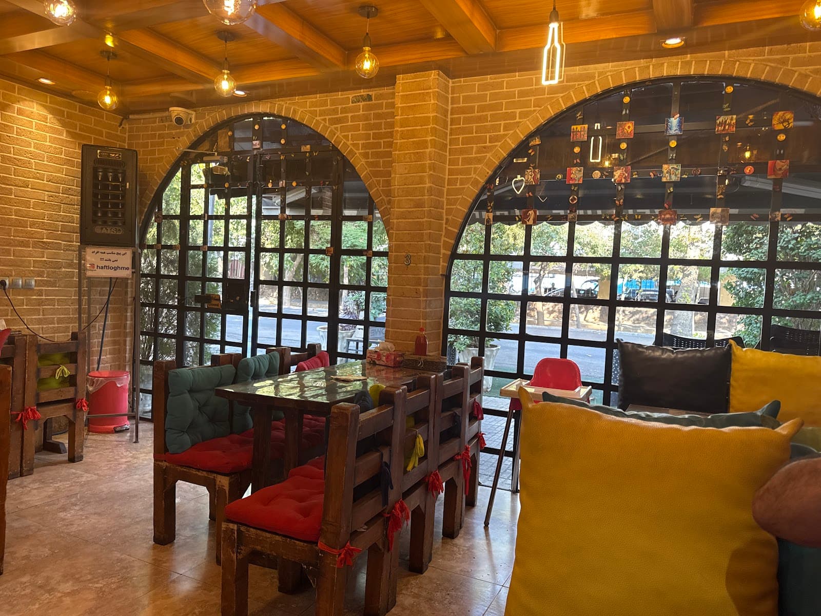 Haft Loghmeh Restaurant 4