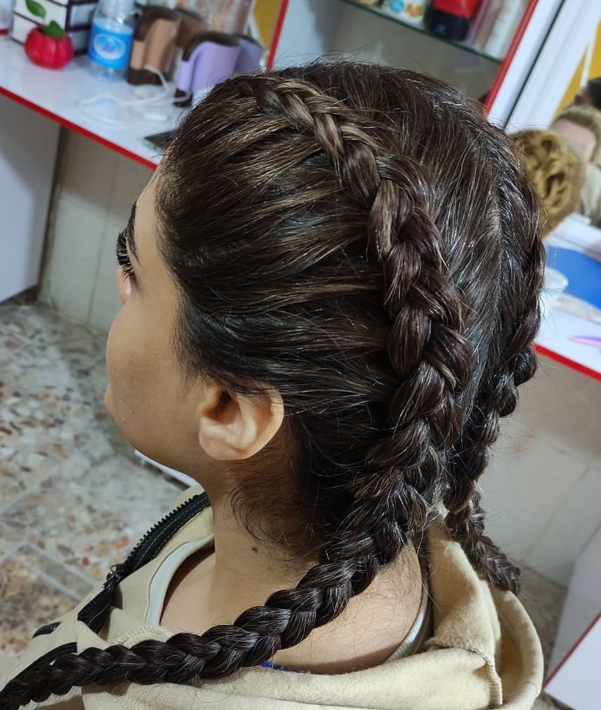 ارایشگاه گیسو کمند 5