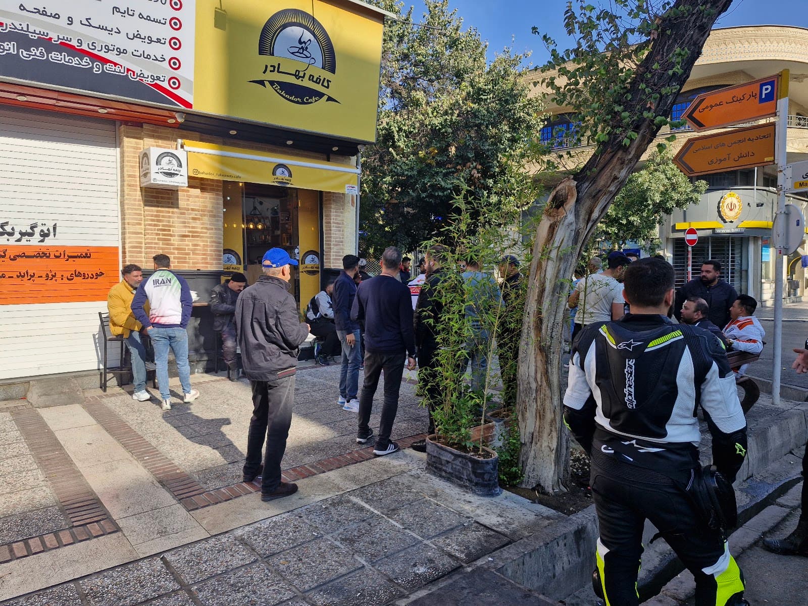 کافه بهادر 5