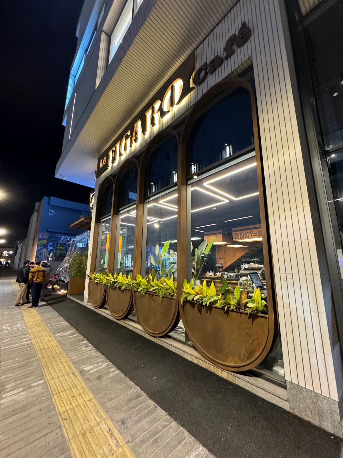 Figaro Cafe 3