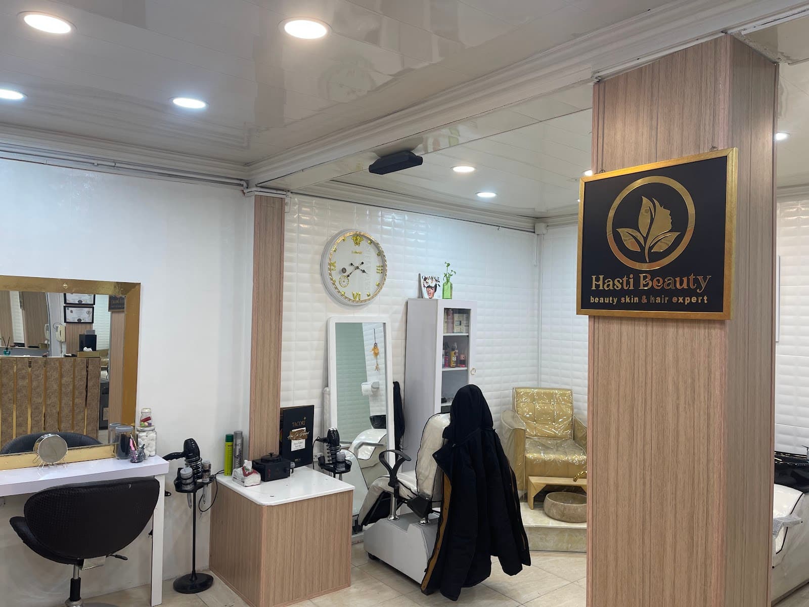 سالن زیبایی هستی بیوتیVip پرچی زاده