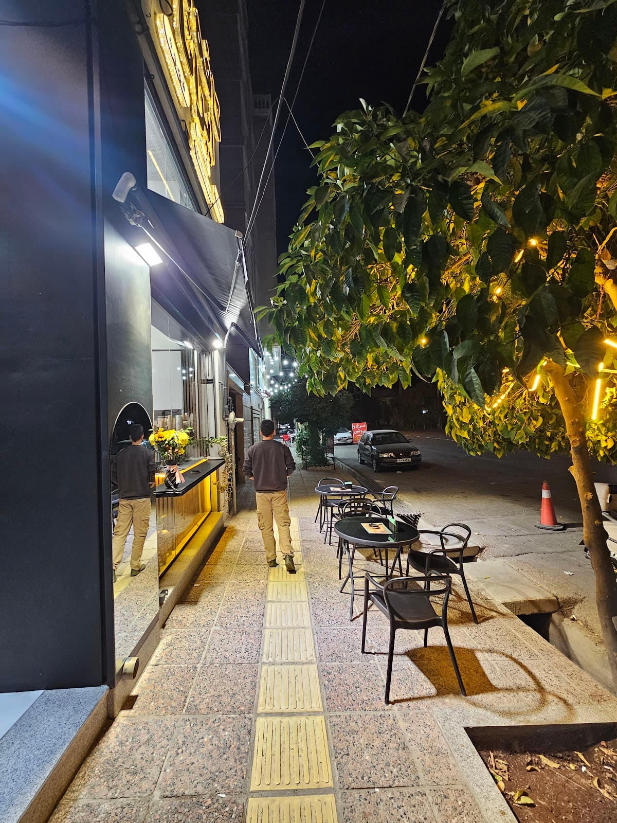 کافه نان ایرانا، Irana Bakery