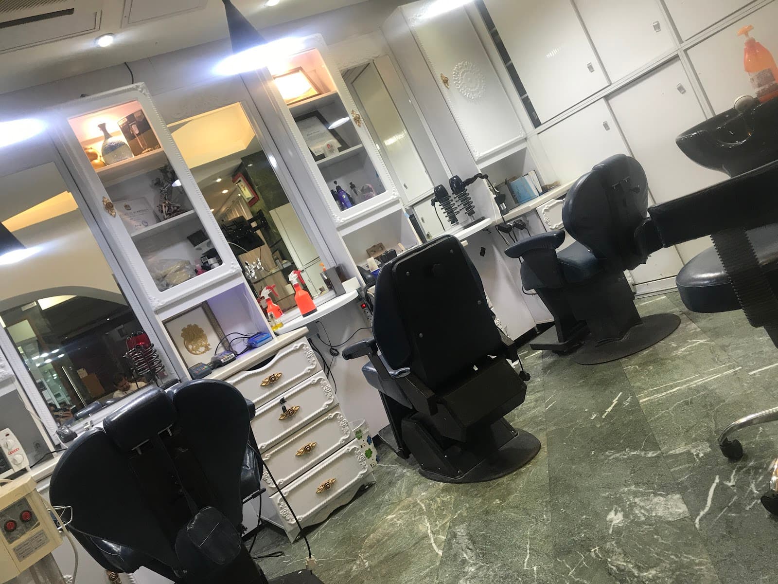Barbershop 110 - Shiraz Grand Hotel