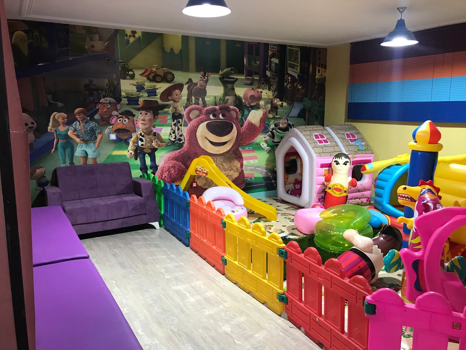 Fesgheli barbershop آرايشگاه كودك فسقلي