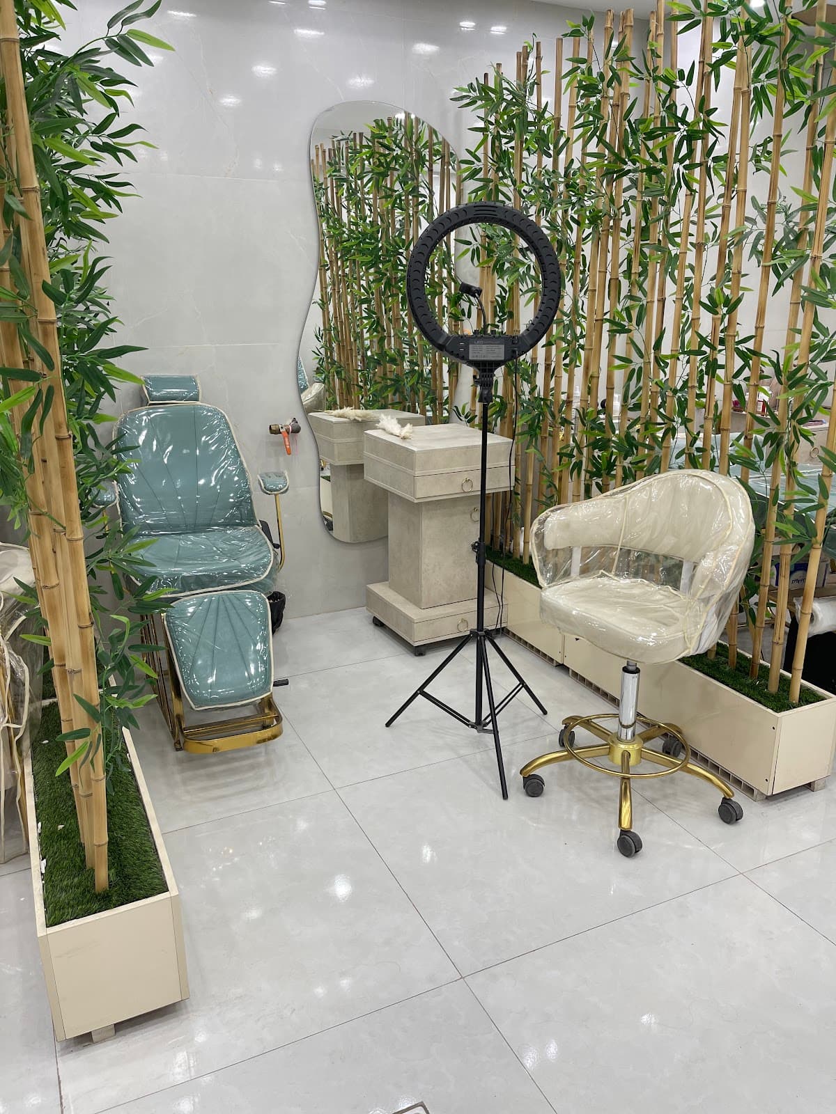 Fatimahaghnegahdar beauty salon 2