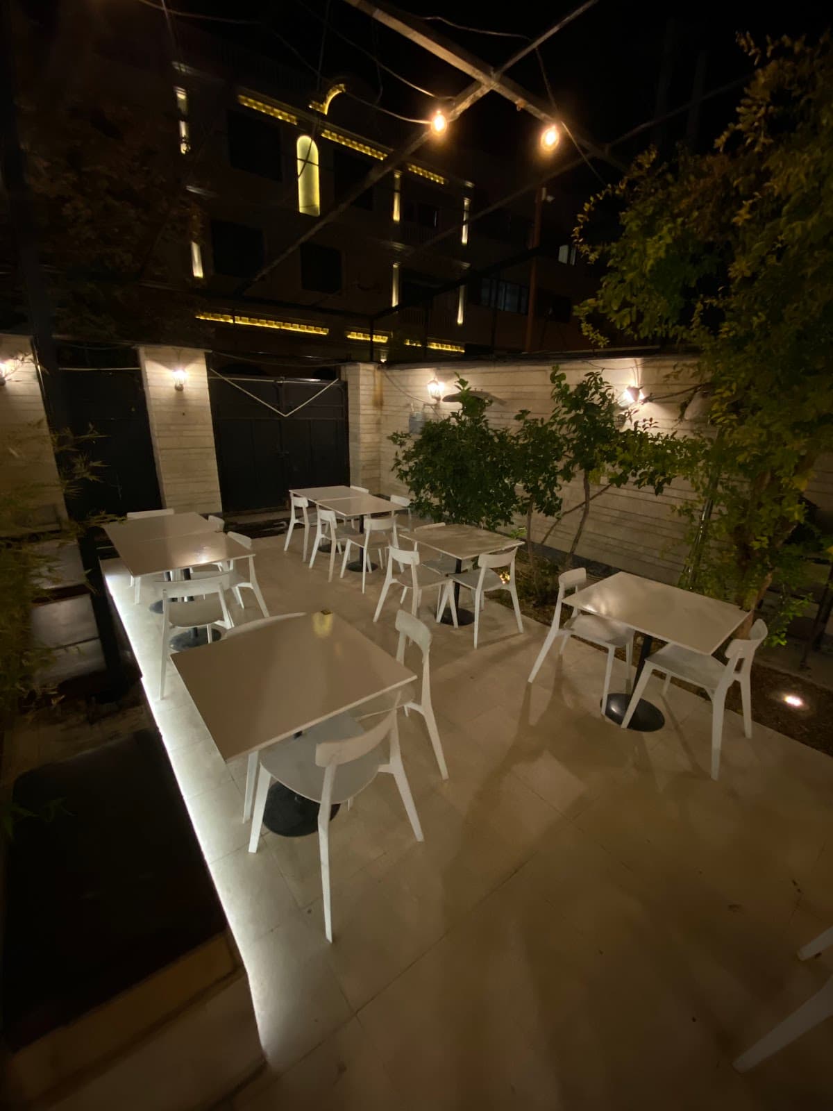 Grilla Cafe Restaurant 4