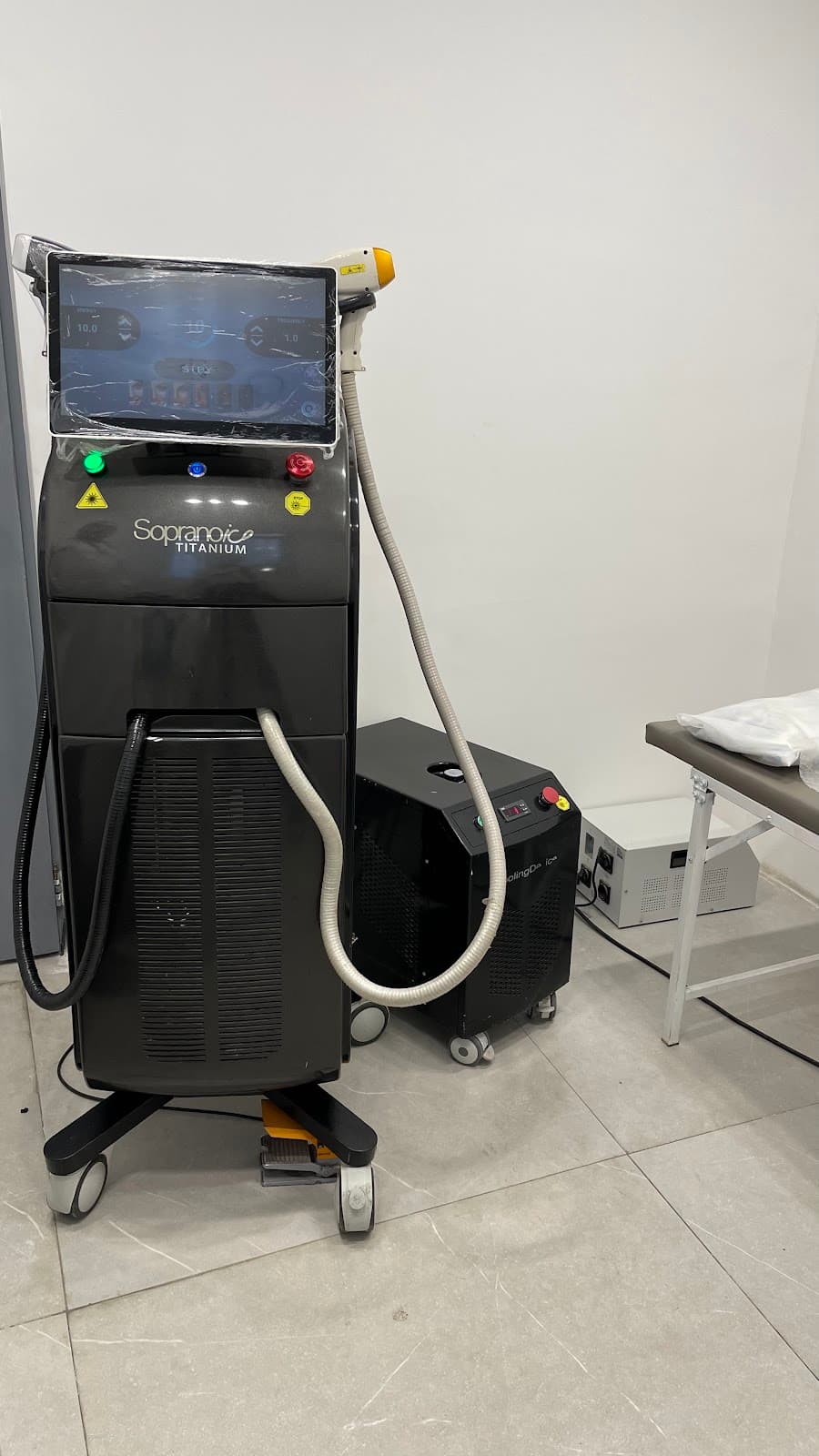 Sarvenaz Aesthetic & Laser Center - مرکز لیزر و زیبایی سروناز 2