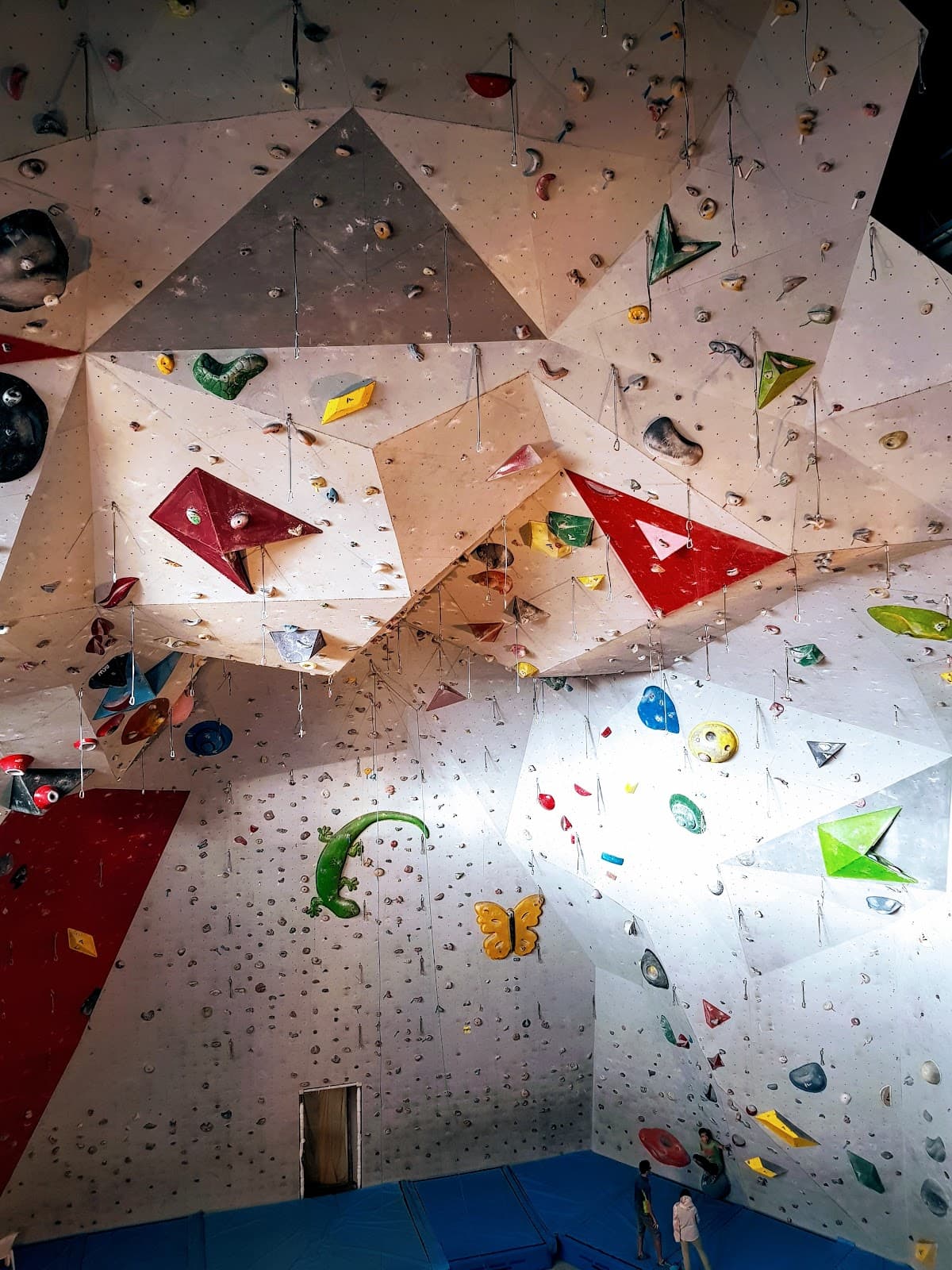 Shiraz rock climbing hall 4