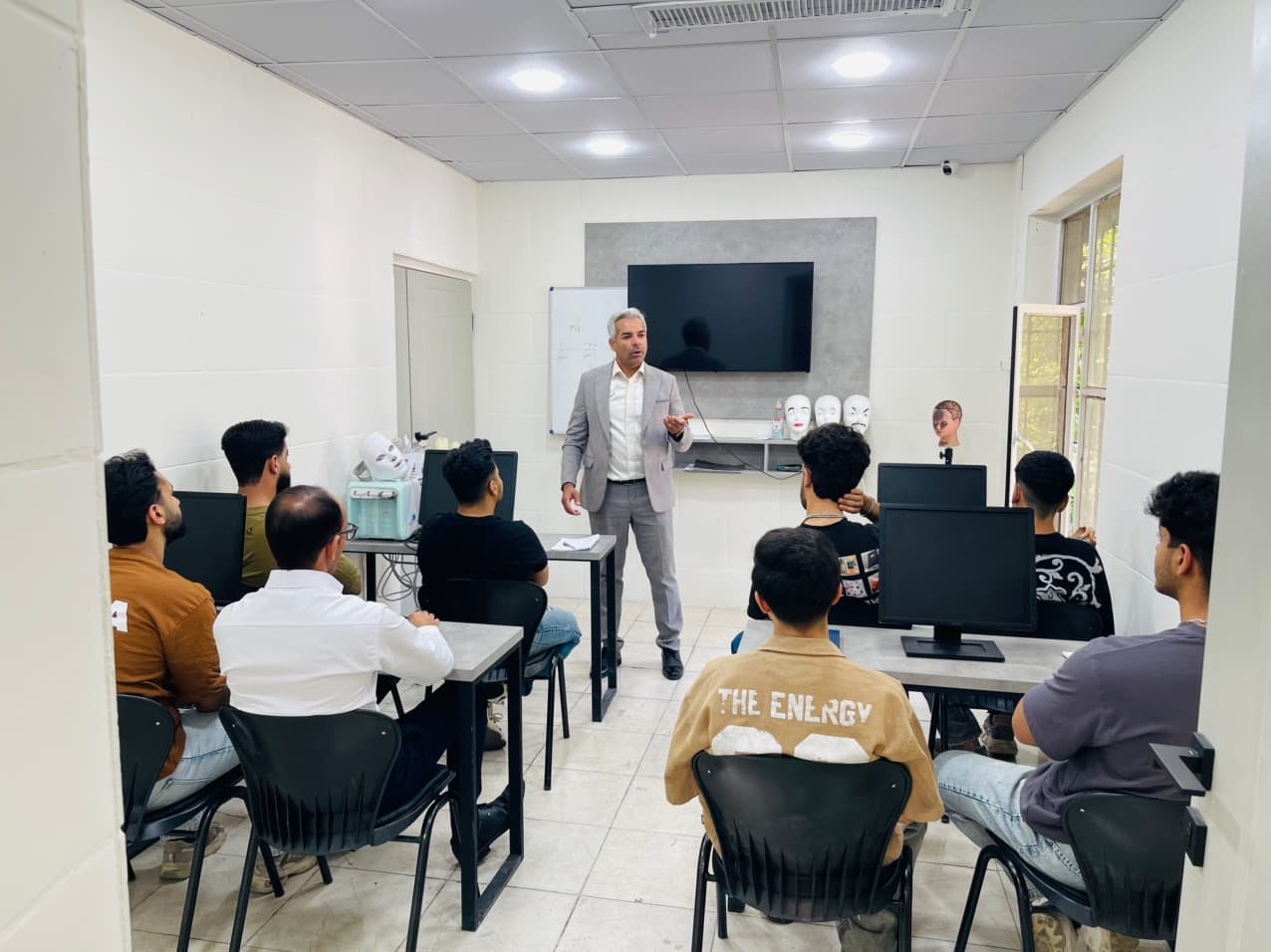 آموزشگاه آرایشگری مردانه وحید رستگار