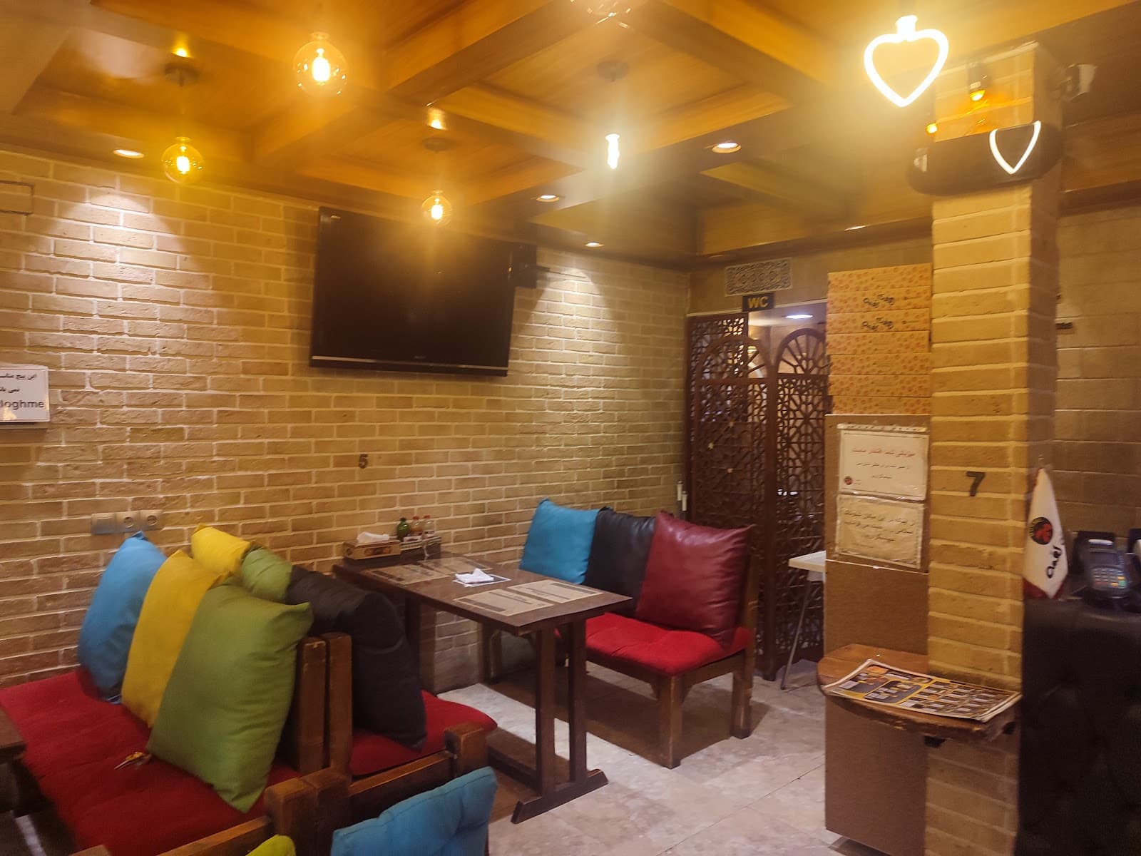 Haft Loghmeh Restaurant 5
